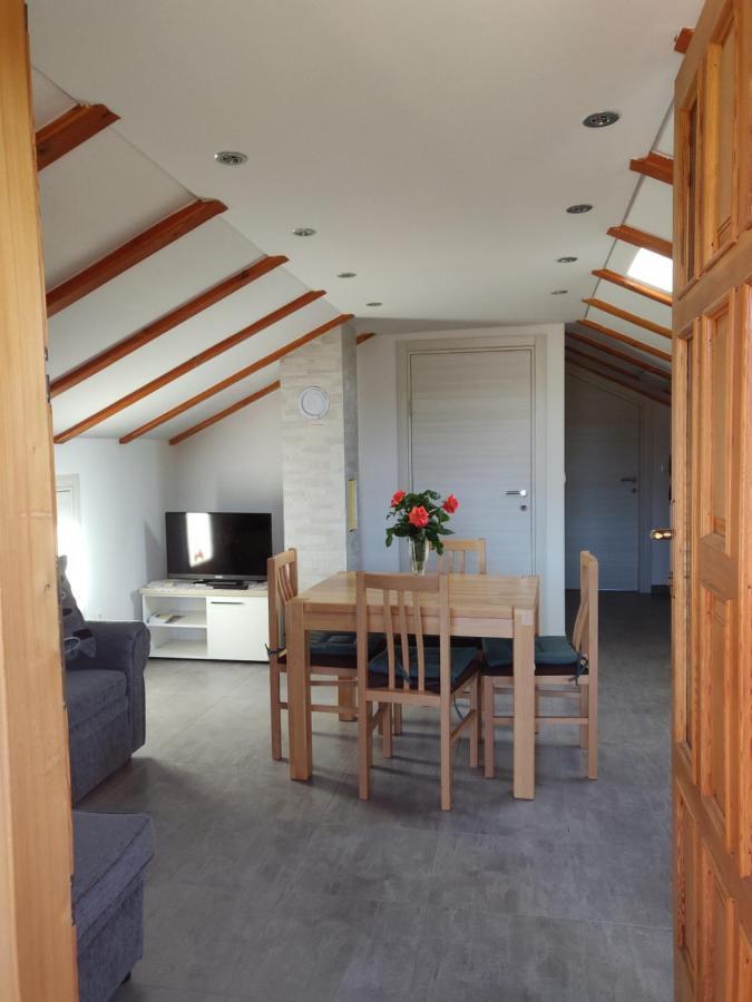 Guest House Maslina Vinišće Eksteriør billede