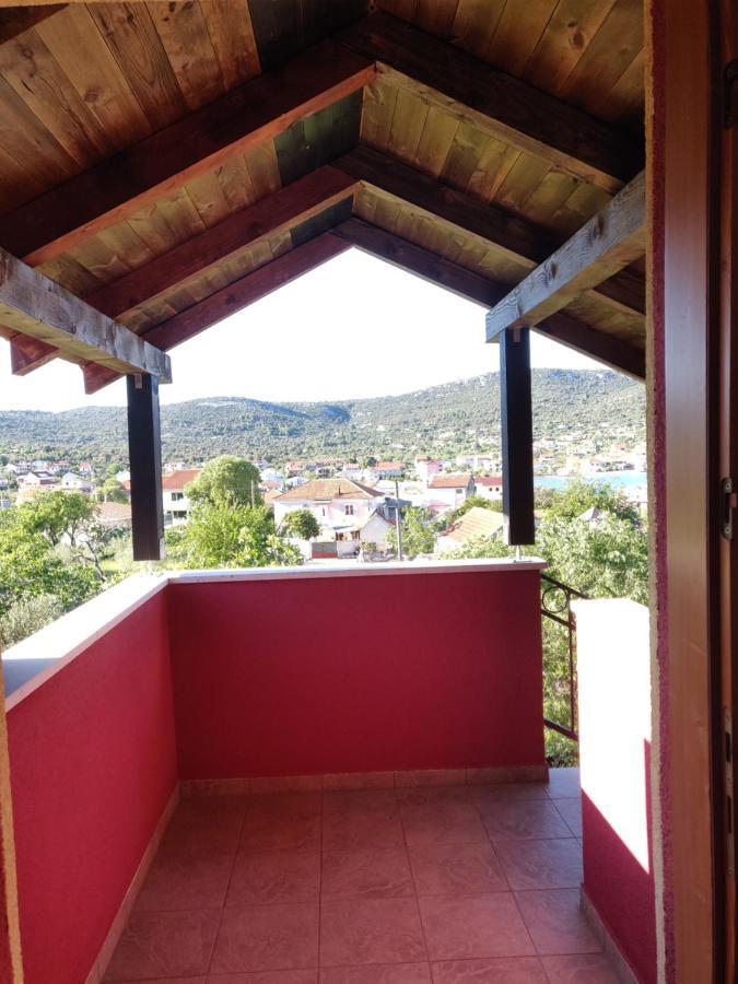 Guest House Maslina Vinišće Eksteriør billede
