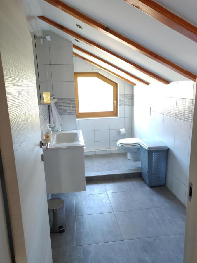 Guest House Maslina Vinišće Eksteriør billede